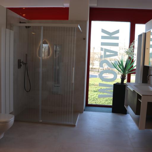 Modernes Duschbad.pexpo