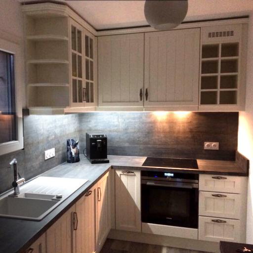 Küche im Landhausstil als Ecklösung.pexpo