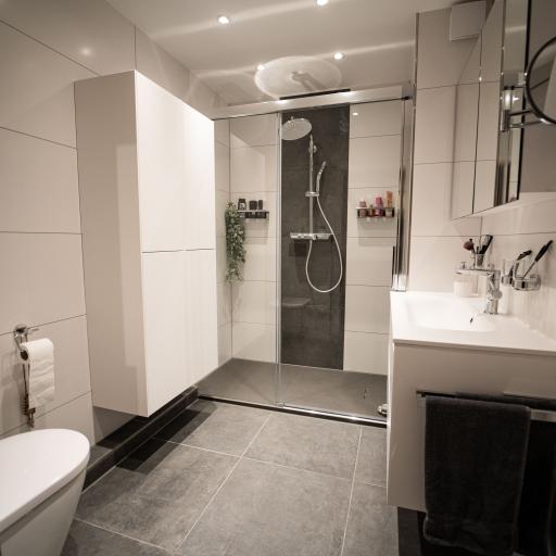 grey and white.pexpo