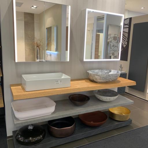 Konsolenplatte mit Baumkantenoptik.pexpo