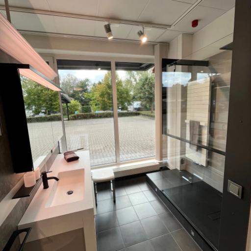 Schwarz im Badezimmer.pexpo